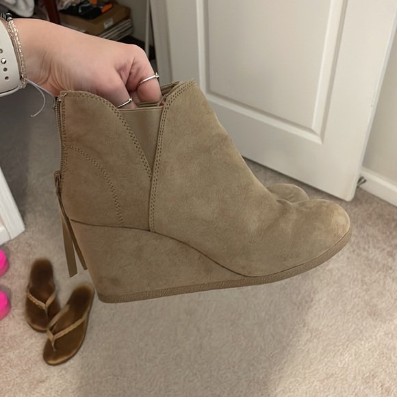 Light brown suede bootie size 8 - Picture 4 of 7